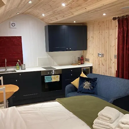 Bedrule Old Manse Glamping Villa Hawick Exterior photo